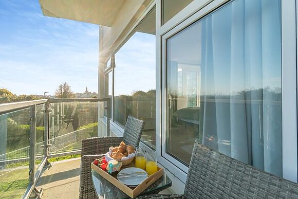 Mor Glas View