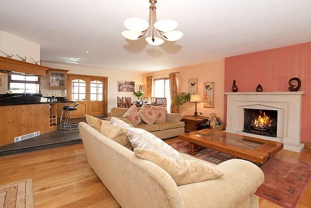 5-Bedroom Hot Tub House in Omeath