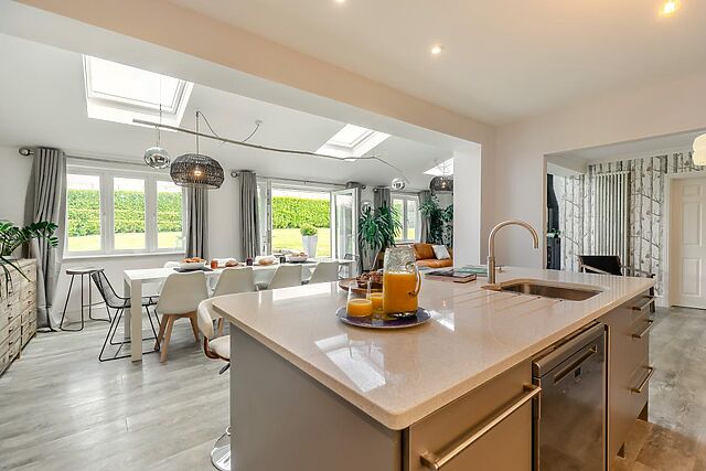5-Bedroom Hot Tub House in Mitchell