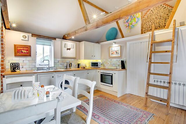 4-Bedroom Hot Tub Cottage in Roughton