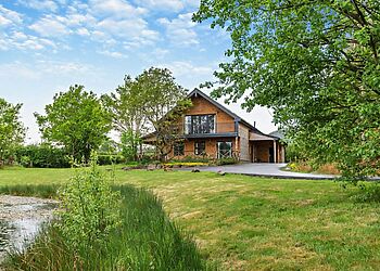 Lakeside Hot Tub Lodge