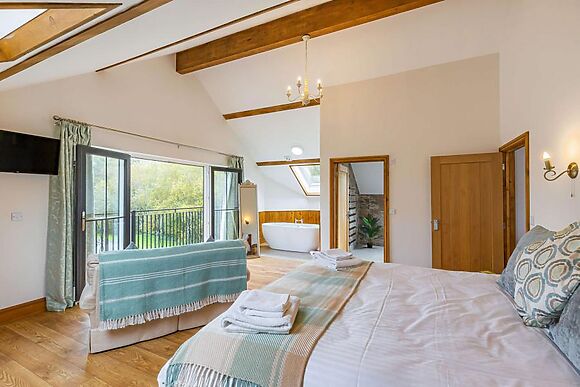 Lakeside Hot Tub Lodge