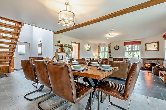 Lakeside Hot Tub Lodge