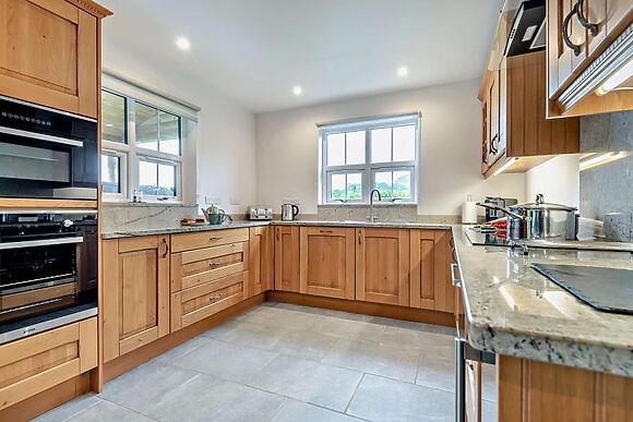 Lakeside Hot Tub Lodge