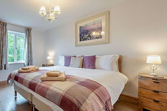 Lakeside Hot Tub Lodge