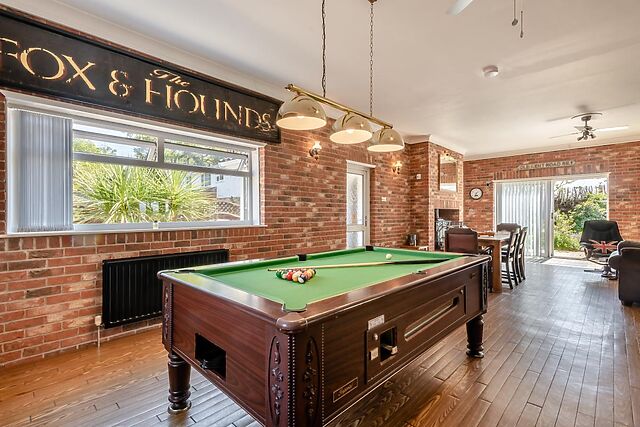 5-Bedroom Hot Tub House in Oulton