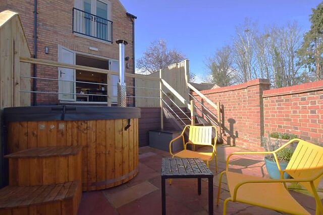2-Bedroom Hot Tub Cottage in Pershore