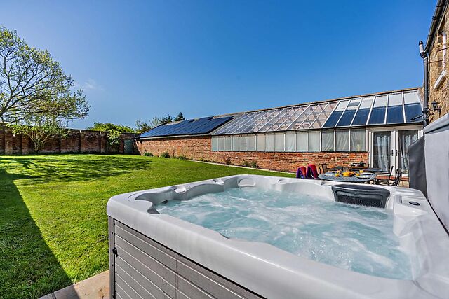 4-Bedroom Hot Tub Cottage in Port Mulgrave