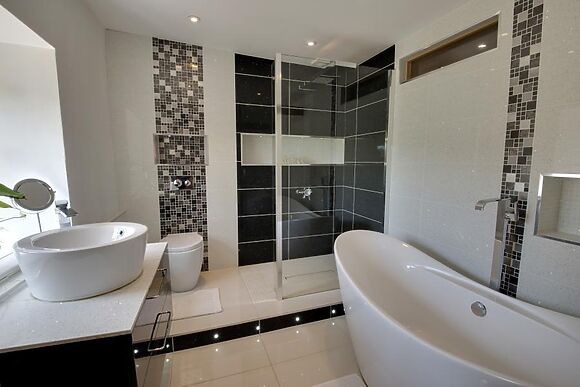 6-Bedroom Hot Tub Manor in France Lynch