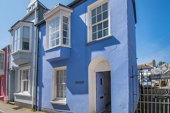 Alpha Cottage Tenby
