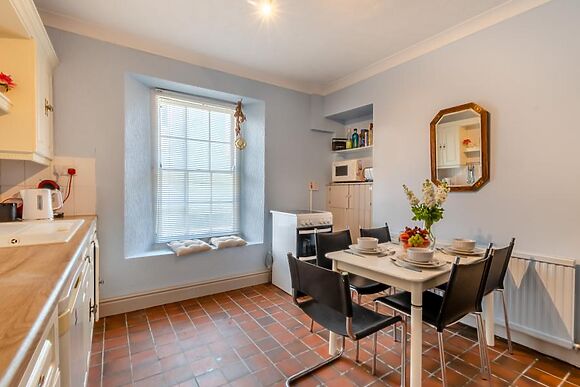 Alpha Cottage Tenby