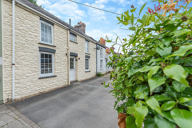 2-Bedroom Hot Tub Cottage in Lampeter Velfrey