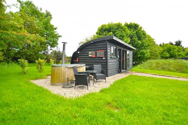 1-Bedroom Hot Tub Cottage near Foolow