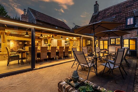 5-Bedroom Hot Tub House in Frampton on Severn