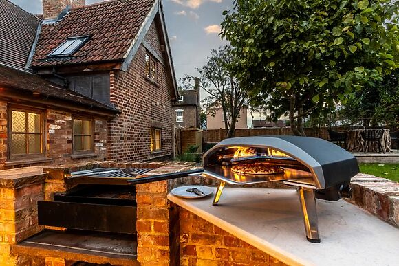 5-Bedroom Hot Tub House in Frampton on Severn