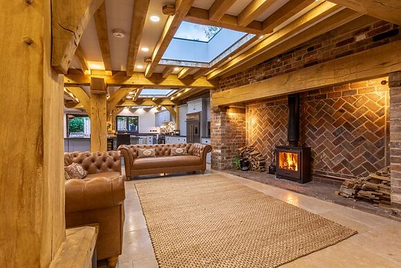 5-Bedroom Hot Tub House in Frampton on Severn