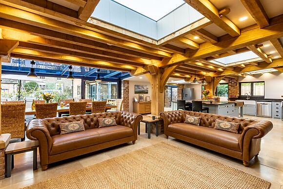 5-Bedroom Hot Tub House in Frampton on Severn