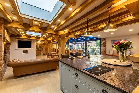 5-Bedroom Hot Tub House in Frampton on Severn