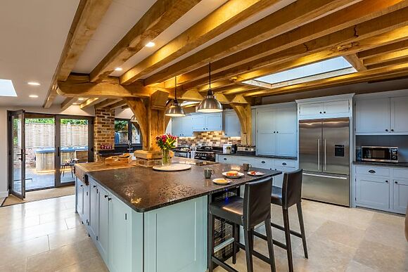 5-Bedroom Hot Tub House in Frampton on Severn