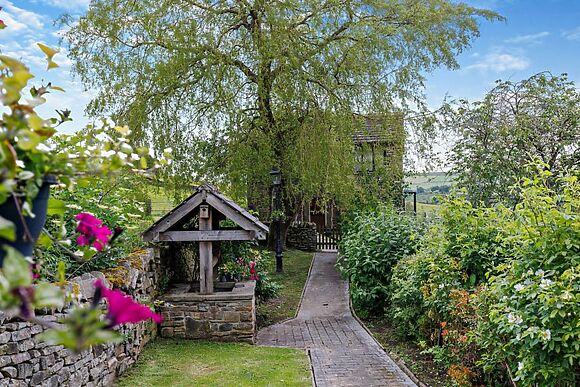 Peebs Palace At Tanpits Farm