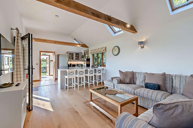1-Bedroom Hot Tub Cottage in Stone
