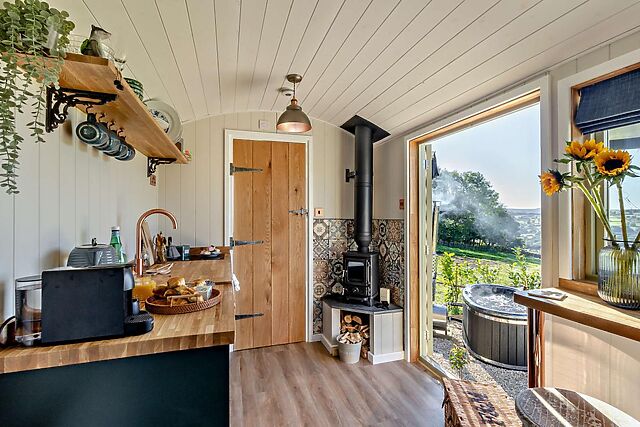 1-Bedroom Hot Tub Barn in Penistone