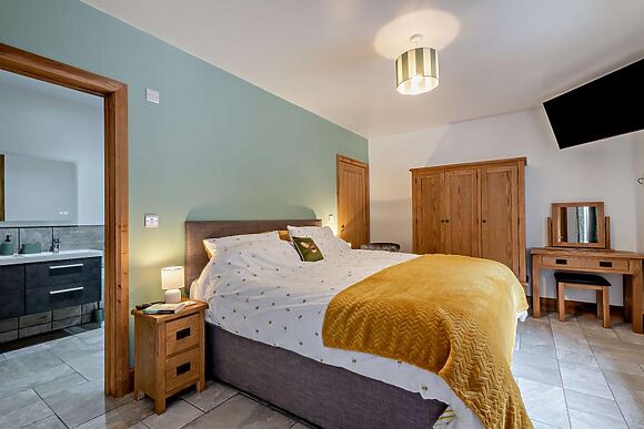 Robins Rest At Wayside Farm