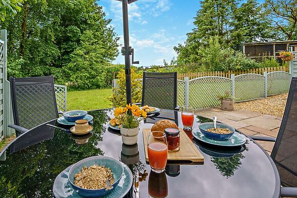 The Old Cart House Crugybar