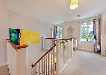 5-Bedroom House in Ludchurch