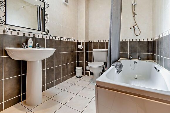 Loveston Lodge