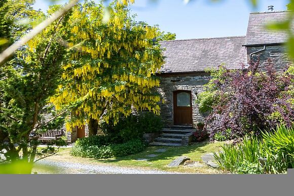 Fron Isaf Cottages Ysgubor Ganol