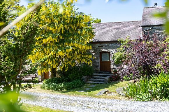 Fron Isaf Cottages Ysgubor Ganol