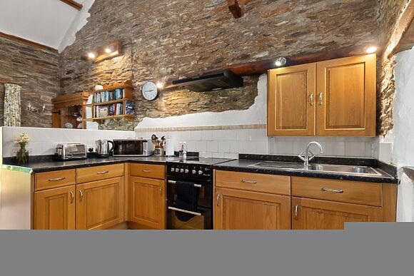 Fron Isaf Cottages Ysgubor Ganol