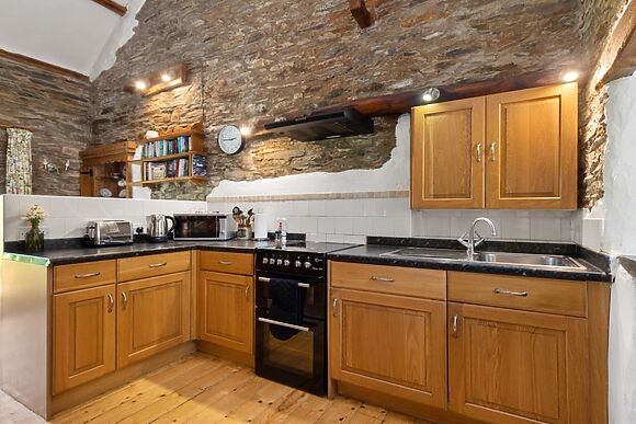 Fron Isaf Cottages Ysgubor Ganol