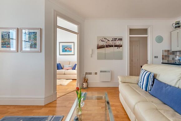 Paragon House 6