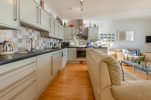 Paragon House 6