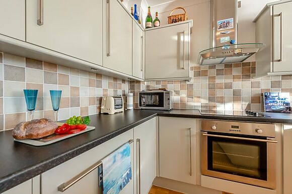 Paragon House 6