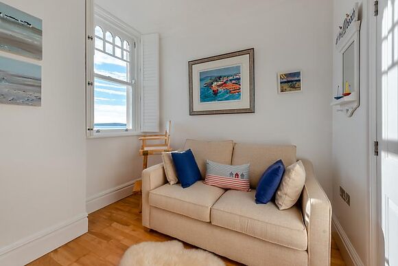 Paragon House 6