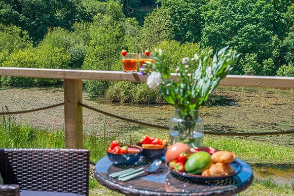 Lakeside Escape at Three Oaks