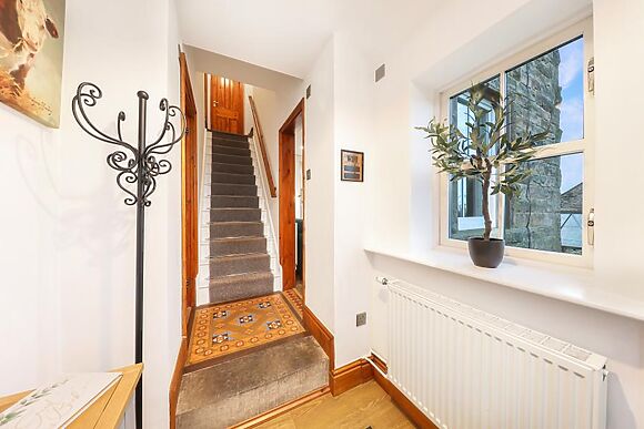 Sunnydene House