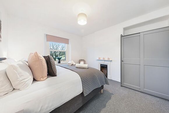 Sunnydene House