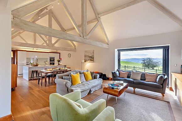 Wassell Barn At Downton Estate