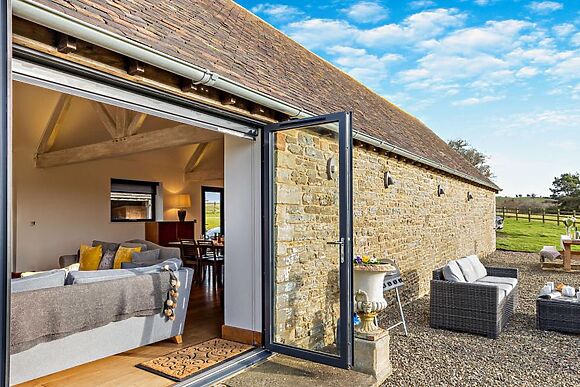 Wassell Barn At Downton Estate