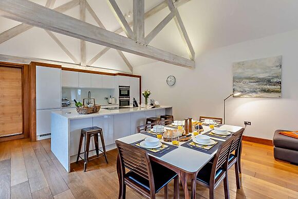 Wassell Barn At Downton Estate