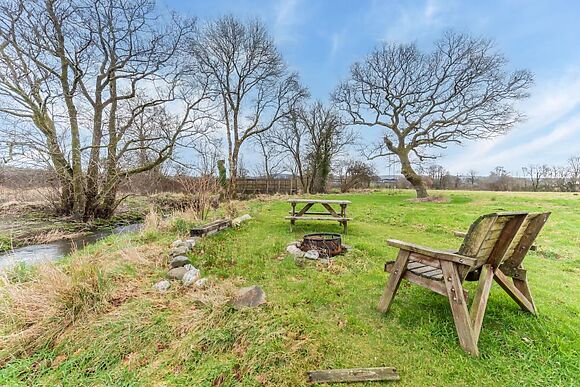 Dyffryn Cledlyn Apartment