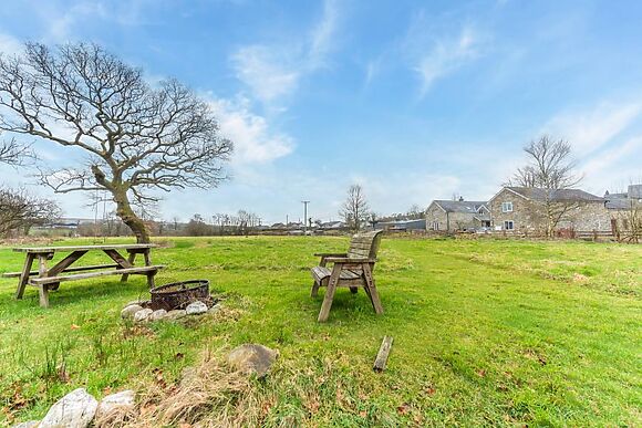 Dyffryn Cledlyn Apartment