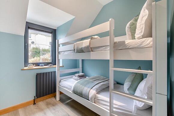 Combesgate View