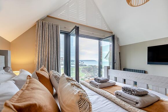Combesgate View