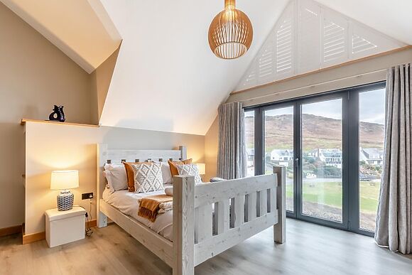 Combesgate View