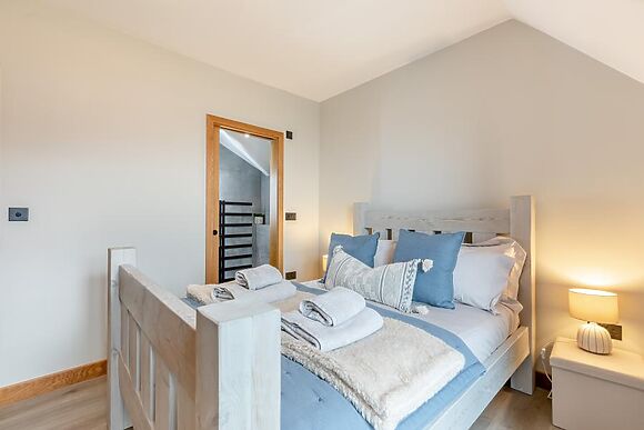 Combesgate View